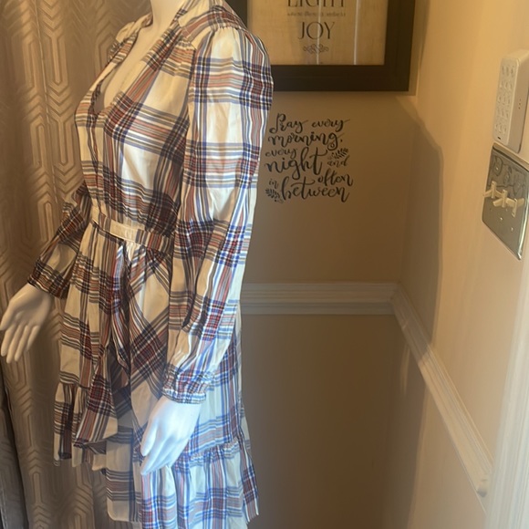 Nice dress with a slit on the side - Picture 2 of 6